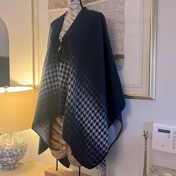 Marc New York poncho scarf - Picture 3 of 5